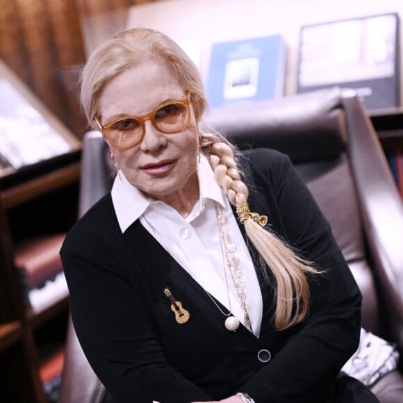 Sur Instagram 
Sylvie Vartan - Inauguration de la cabine de coiffure de Christophe Nicolas Biot à l'hôtel Lutetia à Paris © Rachid Bellak/Bestimage