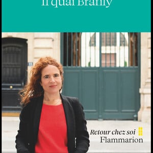 situé en face du pont de l'Alma, un vécu qu'elle raconte dans son dernier livre "11 quai Branly"
"11 quai Branly", un livre de Mazarine Pingeot aux éditions Flammarion