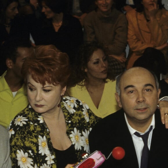 Les Bronzés sont orphelins et parmi eux, Dominique Lavanant
Archives - En France, à Paris, sur le plateau de l'émission "Nom de code : Balasko", de gauche à droite, Thierry LHERMITTE, Christian CLAVIER, Josiane BALASKO, Gérard JUGNOT, Marie-Anne CHAZEL, et Michel BLANC, une partie de la troupe du SPLENDID. Le 15 décembre 1997 © Michel Marizy via Bestimage