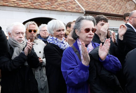 Jean-Yves Bouvier, Dominique Lavanant - Obsèques de Danielle Darrieux en l'église Saint-Jean Baptiste de Bois-le-Roi (Eure) le 25 octobre 2017. 