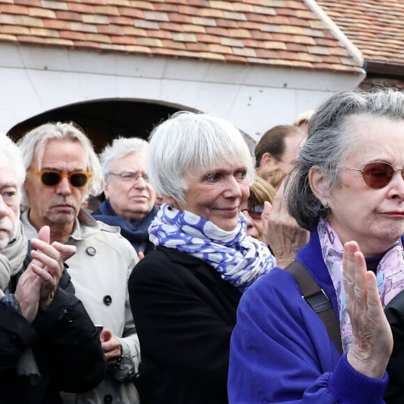 Jean-Yves Bouvier, Dominique Lavanant - Obsèques de Danielle Darrieux en l'église Saint-Jean Baptiste de Bois-le-Roi (Eure) le 25 octobre 2017. 