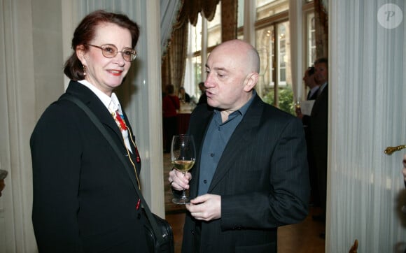 "C'est une amitié absoument inouïe qui nous unissait, avec des moments de fous rires exceptionnels et d'écoute très intéressante" déclarait-elle.
Archives - Dominique Lavanant et Michel Blanc - La Fête "Le Vin et le temps" au restaurant du Ritz à Paris le 03/01/2004 © Jean-Claude Woestelandt / Bestimage