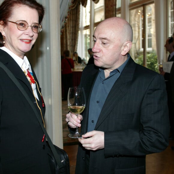 "C'est une amitié absoument inouïe qui nous unissait, avec des moments de fous rires exceptionnels et d'écoute très intéressante" déclarait-elle.
Archives - Dominique Lavanant et Michel Blanc - La Fête "Le Vin et le temps" au restaurant du Ritz à Paris le 03/01/2004 © Jean-Claude Woestelandt / Bestimage