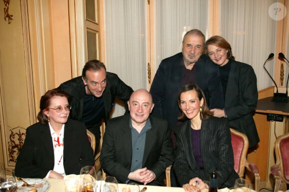 Archives - Dominique Lavanant, Yves Lecoq, Michel Blanc, Carole Bouquet, Jean-Claude Carrière et Charlotte Rampling - La Fête "Le Vin et le temps" au restaurant du Ritz à Paris le 03/01/2004. Carole Bouquet est ambassadrice de Fombrauge dont B. Magrez est le propriétaire. © Jean-Claude Woestelandt / Bestimage