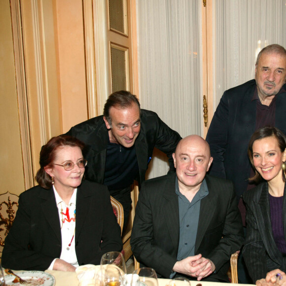 Archives - Dominique Lavanant, Yves Lecoq, Michel Blanc, Carole Bouquet, Jean-Claude Carrière et Charlotte Rampling - La Fête "Le Vin et le temps" au restaurant du Ritz à Paris le 03/01/2004. Carole Bouquet est ambassadrice de Fombrauge dont B. Magrez est le propriétaire. © Jean-Claude Woestelandt / Bestimage