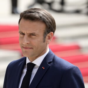 Le président français Macron passe en revue les troupes lors de sa cérémonie d'assermentation pour un second mandat présidentiel, dans les jardins du palais de l'Élysée à Paris, en France, le 7 mai 2022.© Stéphane Lemouton/Bestimage 