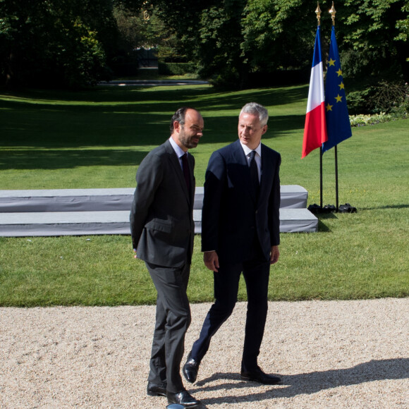 Le premier ministre Edouard Philippe, le ministre de l'Economie et des Finances Bruno Le Maire - Photo officielle du nouveau gouvernement dans les jardins du Palais de l'Elysée à Paris le 22 juin 2017. © Cyril Moreau/Bestimage 