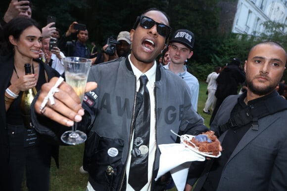 ASAP Rocky a fait de rares confidences sur leurs deux garçons RZA et Riot...
A$AP Rocky lors du défilé de sa marque AWGE lors de la Fashion Week homme de Paris (printemps-été 2025) le 21 juin 2024. Photo by Jerome Dominé/ABACAPRESS.COM