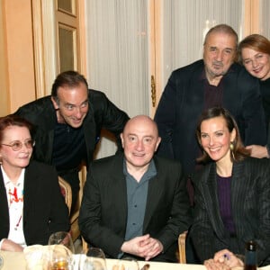 Archives - Dominique Lavanant, Yves Lecoq, Michel Blanc, Carole Bouquet, Jean-Claude Carrière et Charlotte Rampling - La Fête "Le Vin et le temps" au restaurant du Ritz à Paris le 03/01/2004. Carole Bouquet est ambassadrice de Fombrauge dont B. Magrez est le propriétaire. © Jean-Claude Woestelandt / Bestimage