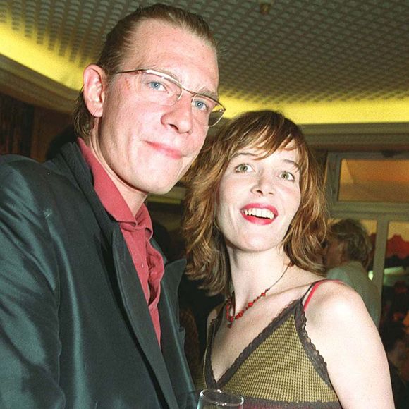 Jolie blonde aux traits fins et aux yeux bleus cristallins, Louise est le parfait mélange de ses parents 
Archives : Guillaume Depardieu et Élise Ventre