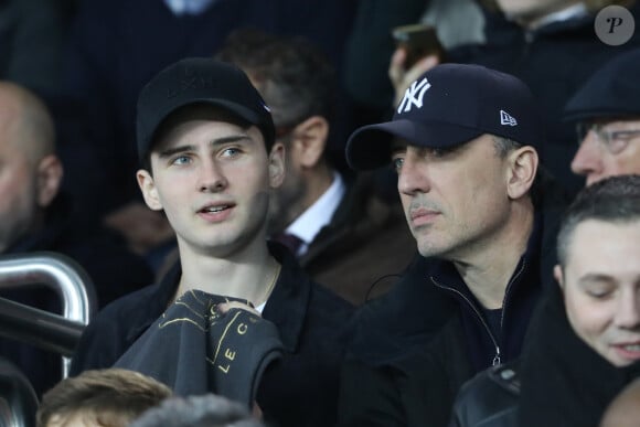 C'est sur son compte Instagram que l'humoriste a posté une vidéo ce jeudi 10 octobre pour faire une grande annonce. 
Gad Elmaleh et son fils Noé - People au match de football PSG (Paris-Saint-Germain) - Lille (LOSC) au Parc des Princes à Paris, le 2 novembre 2018.