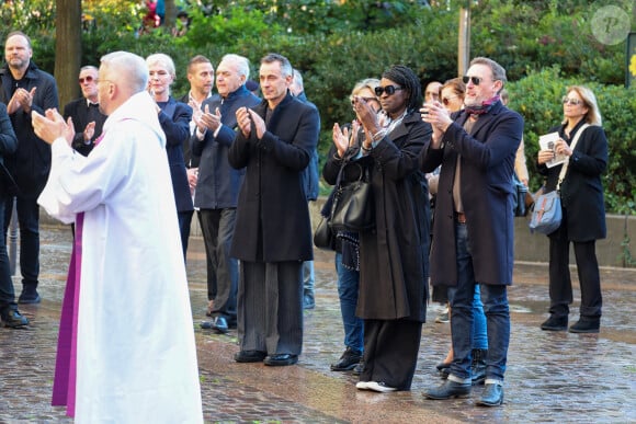 Ramatoulaye Diop, la compagne du défunt, Jean-Paul Rouve - Sortie des Obsèques de Michel Blanc en l'église Saint-Eustache à Paris, le 10 octobre 2024. © Moreau / Jacovides / Bestimage