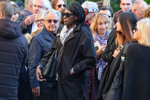 Christian Clavier, Marie-Anne Chazel, Ramatoulaye Diop, la veuve du défunt - Sortie des Obsèques de Michel Blanc en l'église Saint-Eustache à Paris, le 10 octobre 2024. © Moreau / Jacovides / Bestimage