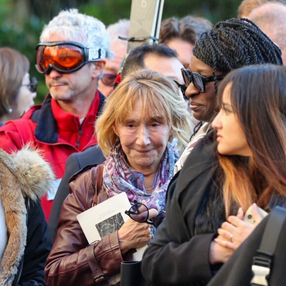 Christian Clavier, Marie-Anne Chazel, Ramatoulaye Diop, la veuve du défunt - Sortie des Obsèques de Michel Blanc en l'église Saint-Eustache à Paris, le 10 octobre 2024. © Moreau / Jacovides / Bestimage