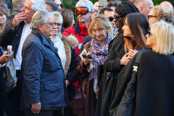 Christian Clavier, Marie-Anne Chazel, Ramatoulaye Diop, la veuve du défunt - Sortie des Obsèques de Michel Blanc en l'église Saint-Eustache à Paris, le 10 octobre 2024. © Moreau / Jacovides / Bestimage