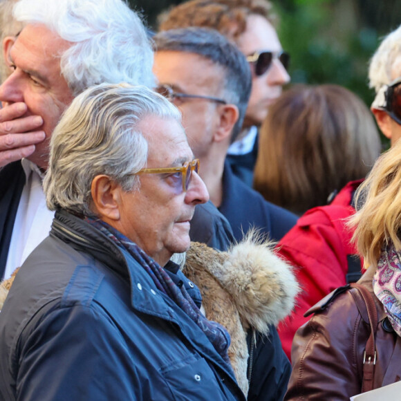 Christian Clavier, Marie-Anne Chazel, Ramatoulaye Diop, la veuve du défunt - Sortie des Obsèques de Michel Blanc en l'église Saint-Eustache à Paris, le 10 octobre 2024. © Moreau / Jacovides / Bestimage