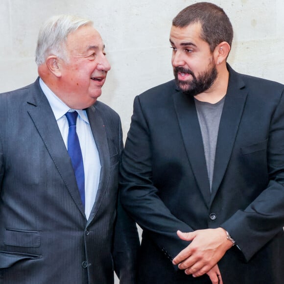 Dans son nouveau one-man-show, il aborde sans tabou des thèmes liés au handicap
Gérard Larcher et Artus lors de la présentation du making of du film "Un p’tit truc en plus" projeté au Sénat à Paris, France, le 8 octobre 2024. © Jack Tribeca/Bestimage