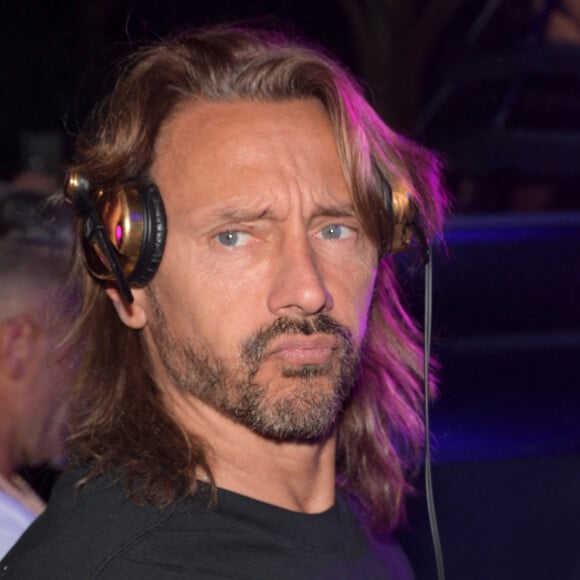 Bob Sinclar, DJ et compositeur de Love Generation, le générique de l'émission, est sorti du silence ce samedi 12 octobre 2024 sur RTL.
Bob Sinclar à Sanremo pour un dîner et une soirée extraordinaire au Bay Club, Italie, le 6 août 2023. Photo par Bonomo Antonino/IPA/ABACAPRESS.COM