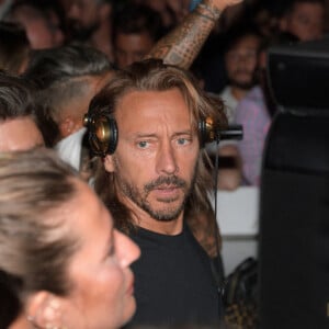 "C'est une arnaque !", a dévoilé le musicien, qui avoue ne pas toucher énormément d'argent.
Bob Sinclar à Sanremo pour un dîner et une soirée extraordinaire au Bay Club, Italie, le 6 août 2023. Photo par Bonomo Antonino/IPA/ABACAPRESS.COM