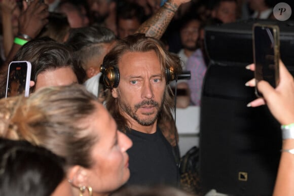 "C'est une arnaque !", a dévoilé le musicien, qui avoue ne pas toucher énormément d'argent.
Bob Sinclar à Sanremo pour un dîner et une soirée extraordinaire au Bay Club, Italie, le 6 août 2023. Photo par Bonomo Antonino/IPA/ABACAPRESS.COM