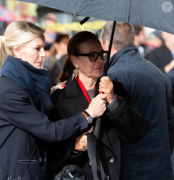 Carole Bouquet lors de la cérémonie d'enterrement de l'acteur français Michel Blanc à l'église Saint Eustache à Paris, France, le 10 octobre 2024. Il est décédé le 4 octobre à la suite d'une crise cardiaque consécutive à un choc anaphylactique. Michel Blanc était connu pour son rôle du célibataire maladroit Jean-Claude Dusse dans le film " Les Bronzés " de 1978. Photo par Florian Poitout/ABACAPRESS.COM