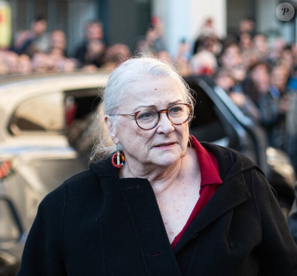 Josiane Balasko et George Aguilar lors de la cérémonie d'enterrement de l'acteur français Michel Blanc à l'église Saint Eustache à Paris, France, le 10 octobre 2024. Il est décédé le 4 octobre à la suite d'une crise cardiaque consécutive à un choc anaphylactique. Michel Blanc était connu pour son rôle du célibataire maladroit Jean-Claude Dusse dans le film " Les Bronzés " de 1978. Photo par Florian Poitout/ABACAPRESS.COM