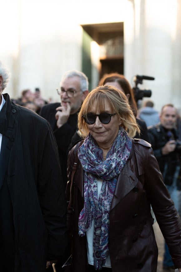 Loin de la rancoeur, la troupe a su, ce jeudi, allier rires et émotions, et rendre un hommage fidèle à l'esprit joyeux de Michel Blanc.
Marie-Anne Chazel lors des funérailles de l'acteur français Michel Blanc à l'église Saint Eustache à Paris, France, le 10 octobre 2024. Il est décédé le 4 octobre à la suite d'une crise cardiaque consécutive à un choc anaphylactique. Michel Blanc était connu pour son rôle du célibataire maladroit Jean-Claude Dusse dans le film " Les Bronzés " de 1978. Photo par Florian Poitout/ABACAPRESS.COM