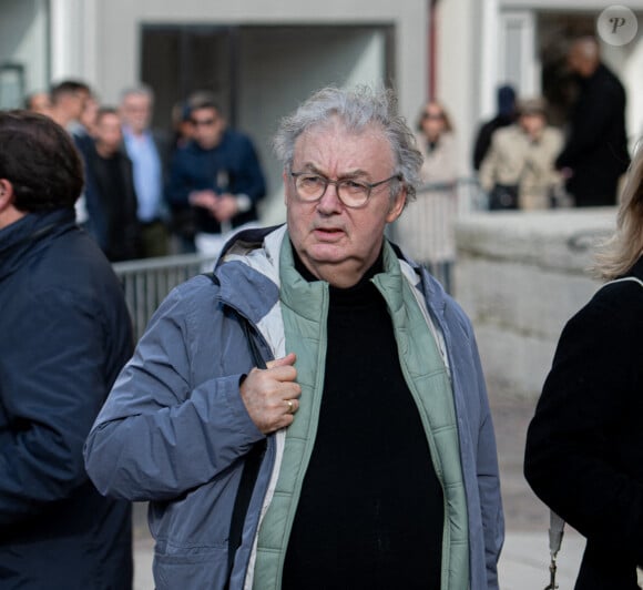 Dominique Besnehard lors de la cérémonie d'enterrement de l'acteur français Michel Blanc à l'église Saint Eustache à Paris, France, le 10 octobre 2024. Il est décédé le 4 octobre à la suite d'une crise cardiaque consécutive à un choc anaphylactique. Michel Blanc était connu pour son rôle du célibataire maladroit Jean-Claude Dusse dans le film " Les Bronzés " de 1978. Photo par Florian Poitout/ABACAPRESS.COM