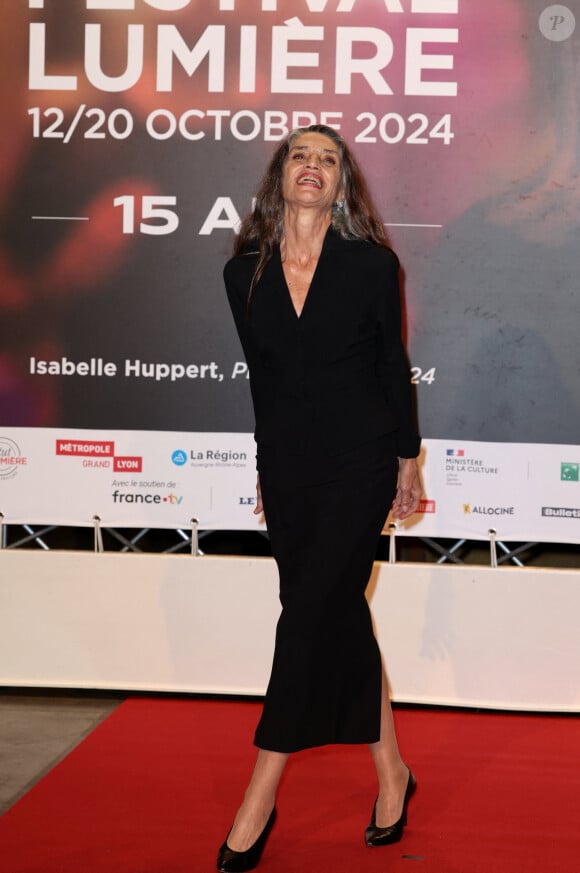 Ángela Molina au photocall de la cérémonie d'ouverture de la 15ème édition du festival Lumière à la Halle Tony Garnier de Lyon le 12 octobre 2024. © Dominique Jacovides / Bestimage