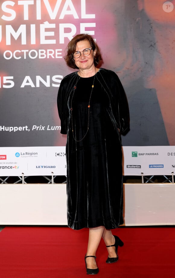 Anne Le Ny au photocall de la cérémonie d'ouverture de la 15ème édition du festival Lumière à la Halle Tony Garnier de Lyon le 12 octobre 2024. © Dominique Jacovides / Bestimage