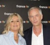 Depuis, le matinal, qui a rejoint Flavie Flament, a dû changer quelques habitudes. Mais pas toutes. En effet, le journaliste, qui a longtemps été le joker des JT de TF1, continue de ne pas boire de café.
Flavie Flament et Julien Arnaud au photocall de la conférence de presse de rentrée de France Télévisions à Paris, France, le 4 septembre 2024. © Coadic Guirec/Bestimage