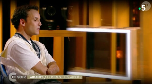 Théo Curin, dernièrement aux commandes de "Aidants, il est temps de les aider" se livre sur son incroyable parcours le plateau de "C ce soir" (France 5).