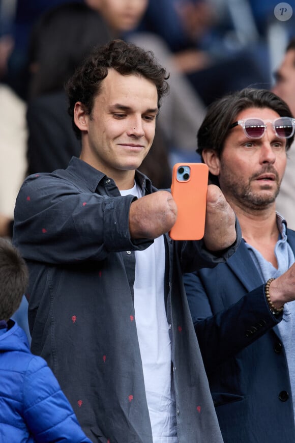 Théo Curin - People au match de football "PSG vs Lorient" au Parc des Princes à Paris. Le 30 avril 2023 © Cyril Moreau / Bestimage  