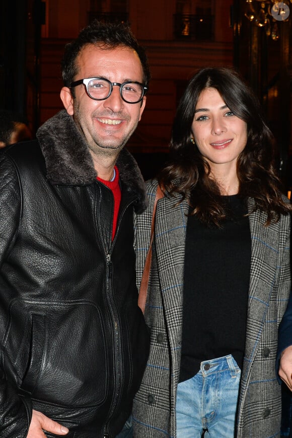 Avec qui il a eu un fils en 2022
Cyrille Eldin avec sa compagne Sandrine Calvayrac - Générale de la pièce "Ramsès II" au théâtre des Bouffes-Parisiens à Paris le 23 octobre 2017. © Coadic Guirec/Bestimage