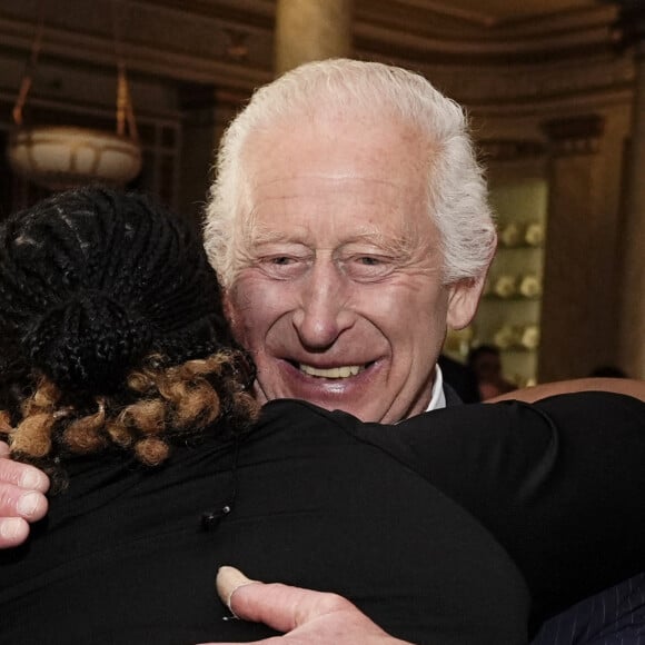 Le roi Charles III d'Angleterre lors de sa rencontre avec l'équipe de rugby des Black Ferns de Nouvelle-Zélande au palais Buckingham à Londres. Le 11 septembre 2024 © Aaron Chown / WPA Pool / Bestimage