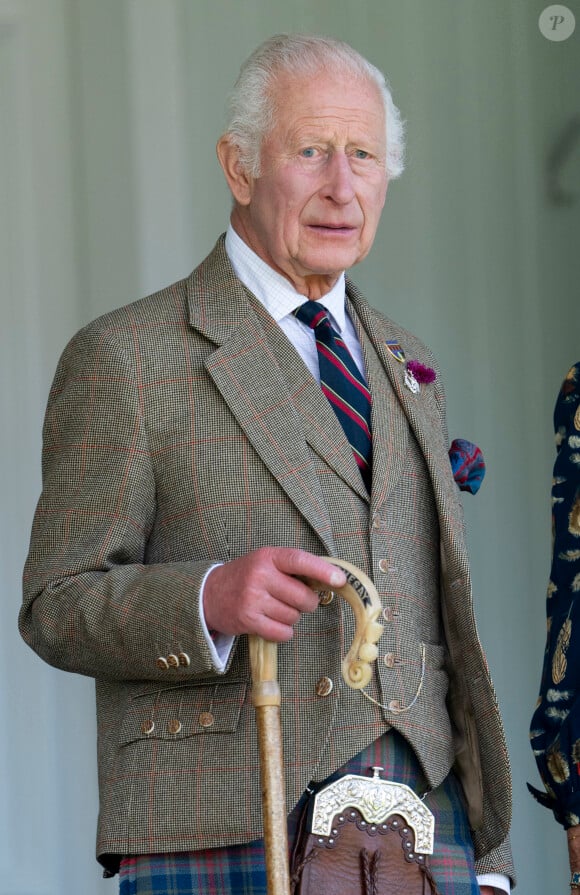 Le roi Charles III d'Angleterre et Camilla Parker Bowles, reine consort d'Angleterre, partagent un fou rire lors du Braemar Gathering. © Goff / Bestimage