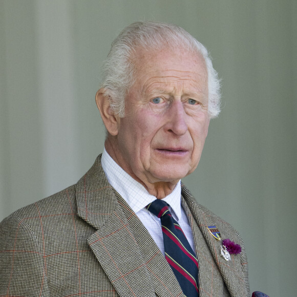 Le roi Charles III d'Angleterre et Camilla Parker Bowles, reine consort d'Angleterre, partagent un fou rire lors du Braemar Gathering. © Goff / Bestimage
