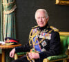 Charles III aurait-il des problèmes d'argent ou serait-il devenu près de ses sous ? C'est une annonce de job faite par la famille royale d'Angleterre qui a attiré la curiosité du DailyMail.
Photo non datée publiée par Buckingham Palace du roi Charles III prise par Hugo Burnand dans le Grand Corridor du château de Windso © Alpha Press / Bestimage