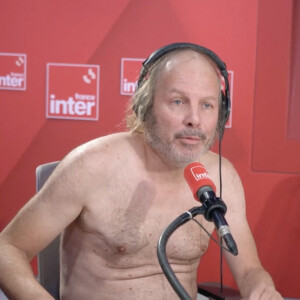 Philippe Katerine s'est mis tout nu pour sa première chronique sur France Inter le 29 août 2024. © France Inter via Bestimage
