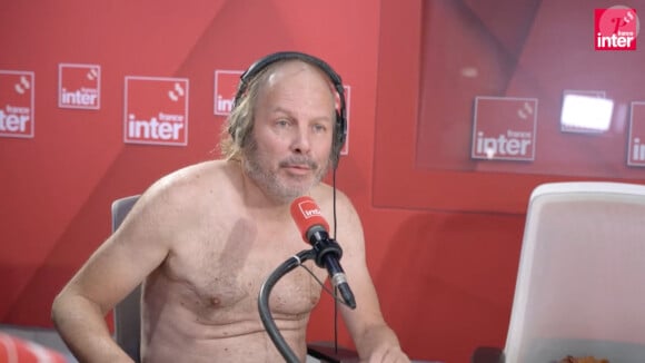 Philippe Katerine s'est mis tout nu pour sa première chronique sur France Inter le 29 août 2024. © France Inter via Bestimage