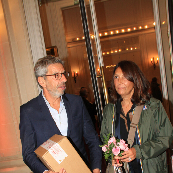 Michel Cymes et sa femme Nathalie lors de la soirée de gala "Enfance Majuscule" au profit de l'enfance maltraitée à la Salle Gaveau à Paris le 7 octobre 2024. Enfance Majuscule milite activement pour une libération de la parole des victimes, et pour une réelle prise en compte par les pouvoirs publics des violences et des maltraitances quotidiennes subies par les enfants. © Philippe Baldini / Bestimage 