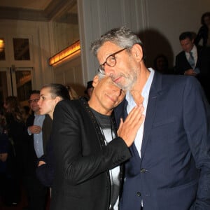 Devant les photographes, le tandem a eu le mérite de faire le show sous le regard amusé des autres convives.
Nagui et Michel Cymes lors de la soirée de gala "Enfance Majuscule" au profit de l'enfance maltraitée à la Salle Gaveau à Paris le 7 octobre 2024. Enfance Majuscule milite activement pour une libération de la parole des victimes, et pour une réelle prise en compte par les pouvoirs publics des violences et des maltraitances quotidiennes subies par les enfants. © Philippe Baldini / Bestimage 