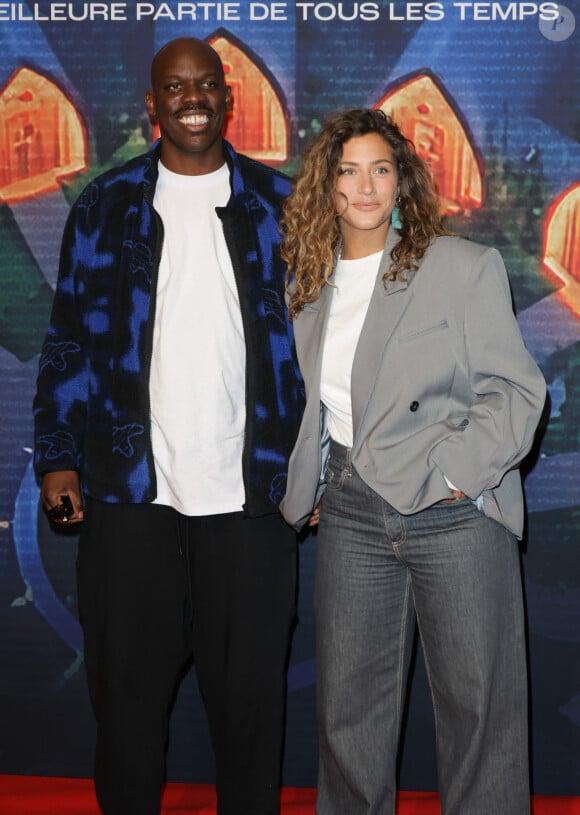 Jean-Pascal Zadi et Manon Azem - Avant-première de la série "Loups Garous" au Grand Rex à Paris. Le 2 octobre 2024 © Coadic Guirec / Bestimage