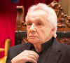 Exclusif - Michel Sardou - Enregistrement de l'émission "Le Grand Restaurant" à Paris, qui sera diffusée le 3 février 2021 sur M6 P.Palmade rouvre les portes de son Grand Restaurant pour une soirée exceptionnelle sur M6. Notre hôte aura fort à faire pour satisfaire tous ses clients tout en empêchant sa mère (M.Villalonga), sa concurrente (F.Foresti) et son mari cuisinier (J.Leduc) de transformer la soirée en désastre. Au fil des tables, on découvrira des saynètes parfois burlesques, parfois tendres, parfois décapantes, absurdes, transgressives... le tout avec un casting 5 étoiles jamais vu en télévision, mélangeant les genres et les générations. Jamais une fiction n'a réuni autant de talents à la télévision : plus de 30 grands comédiens entourent P.Palmade lors de la réouverture de son Grand Restaurant. © Philippe Leroux / Bestimage 