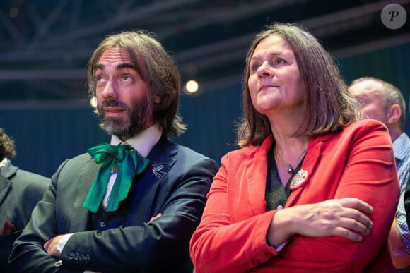 Cédric Villani et Dominique Voynet - Meeting du candidat Europe Écologie les Verts, Yannick Jadot à l'élection présidentielle au Zénith à Paris le 27 mars 2022. © Aurélien Morissard / Panoramic/Bestimage