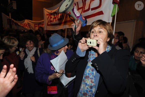 Dominique Voynet - Manifestation des 'Féministes en mouvement' pour protester contre le jugement de l'affaire Nina, jeune fille violée a l'age de 16 ans dans une tournante a Paris le 15 Octobre 2012.