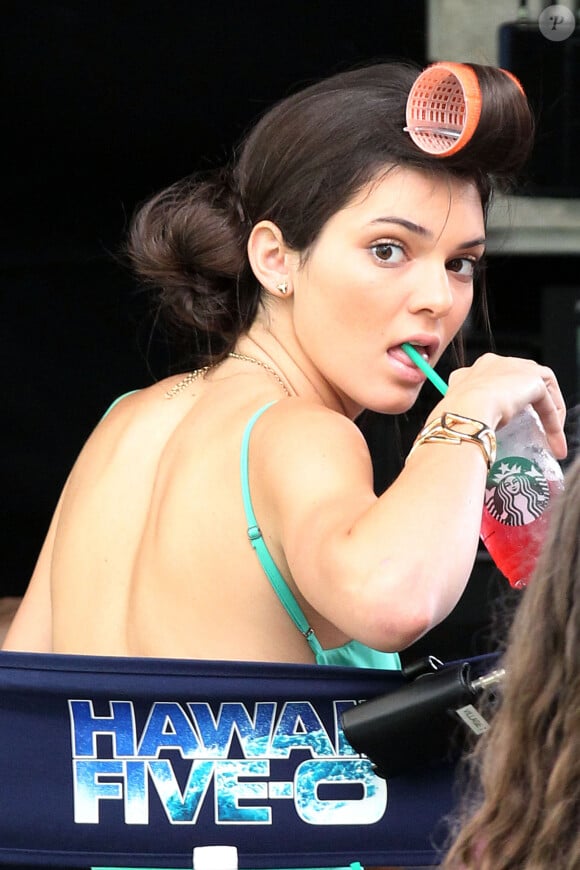 On peut découvrir le nombre de morceaux de sucre contenus dans chacune de ces boissons si appréciées, et pourtant redoutables pour la santé.
Kendall Jenner sur un tournage