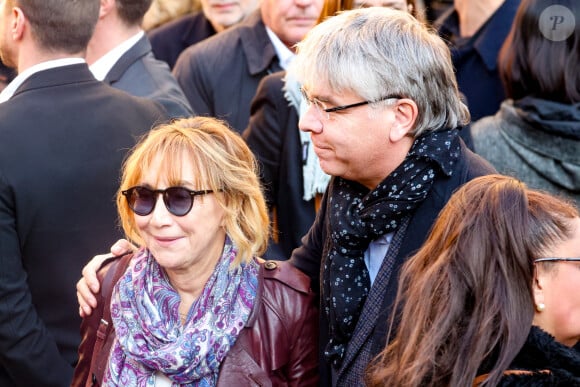 "J'ai ressenti son absence surtout dans les dialogues, mais il n'y avait pas d'obligation à rester fidèle au groupe envers et contre tout".
Marie-Anne Chazel - Sortie des Obsèques de Michel Blanc en l'église Saint-Eustache à Paris, le 10 octobre 2024. © Moreau / Jacovides / Bestimage 