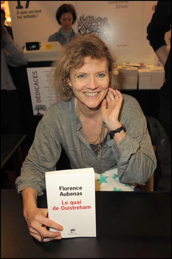 Florence Aubenas lors du Salon du livre à Paris le 28 mars 2010