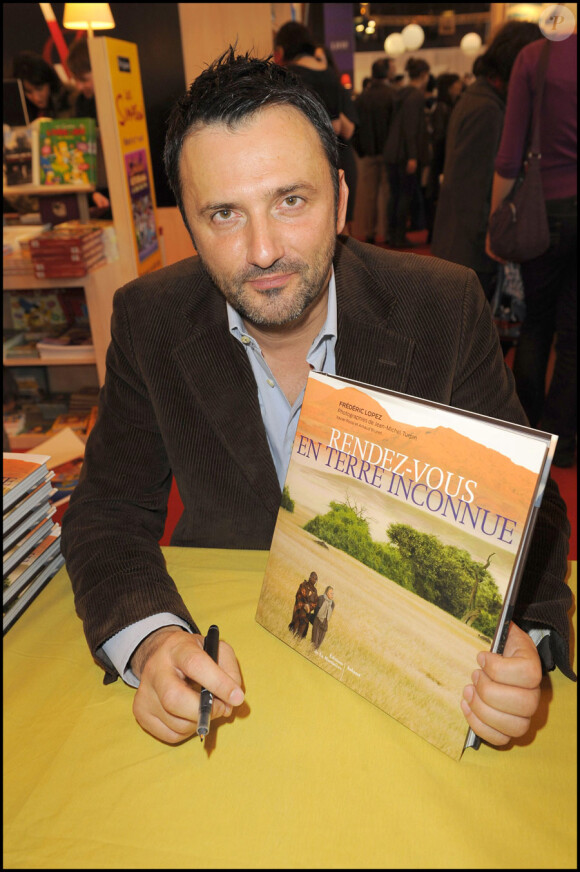 Frédéric Lopez lors du Salon du livre à Paris le 28 mars 2010